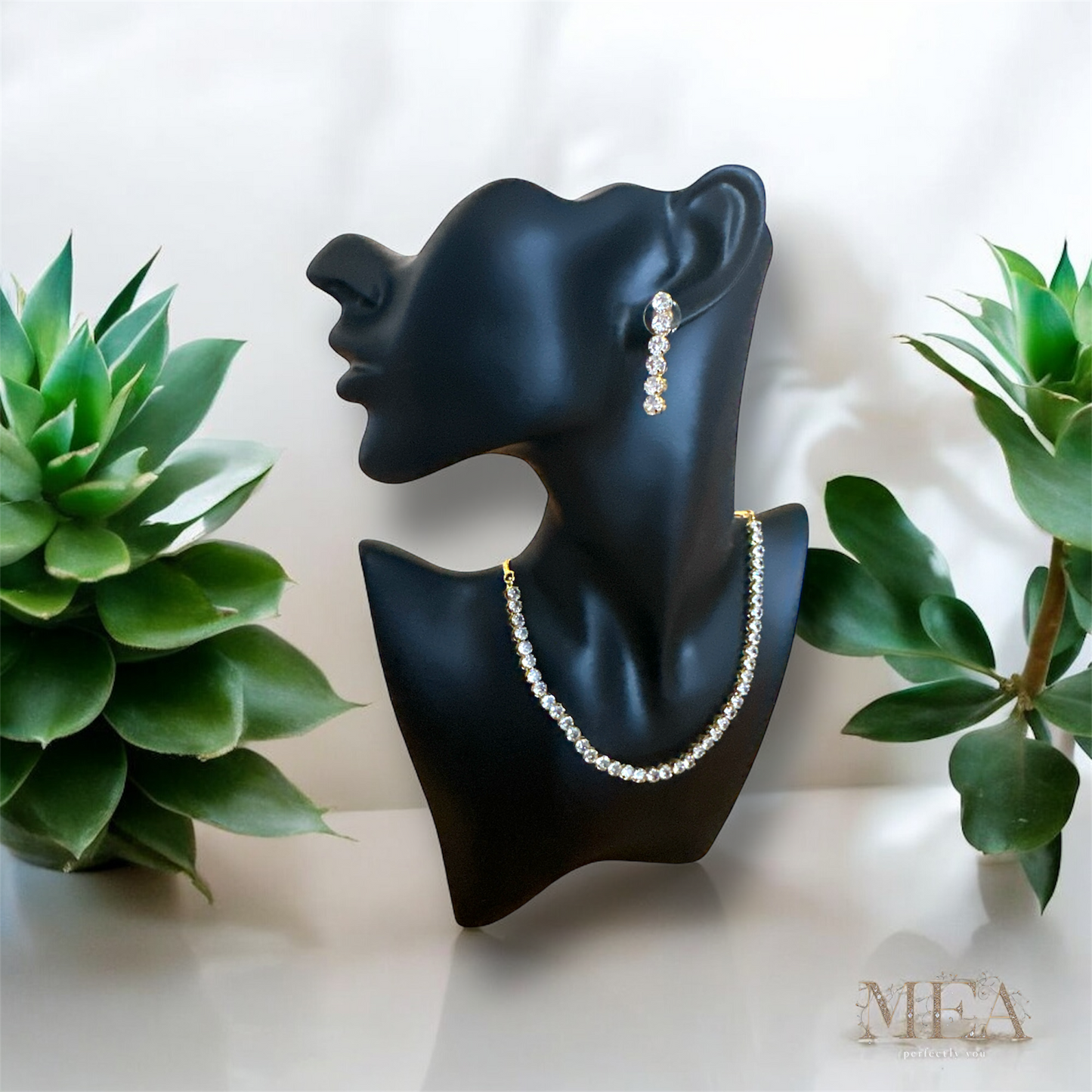 Timeless Elegant Necklace with High Quality Stones