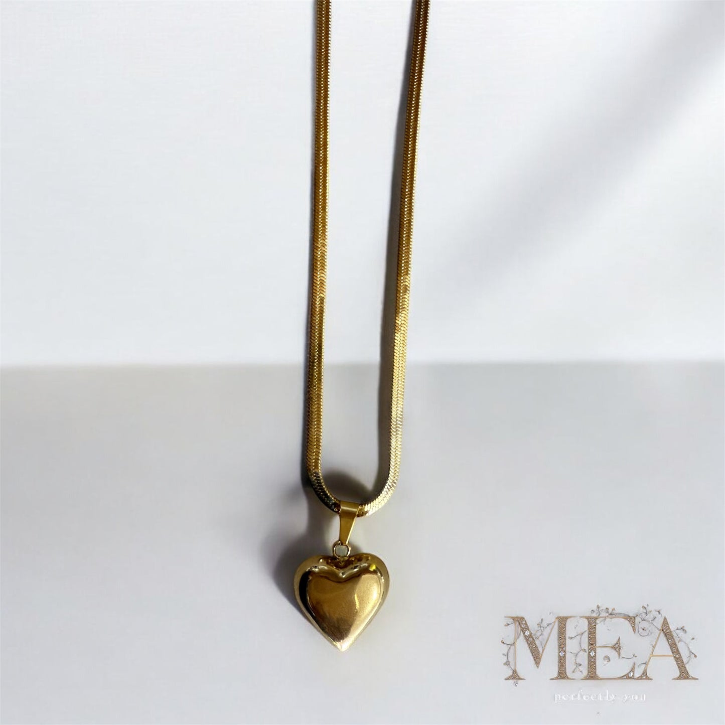 MEA collection Heart shaped pendant