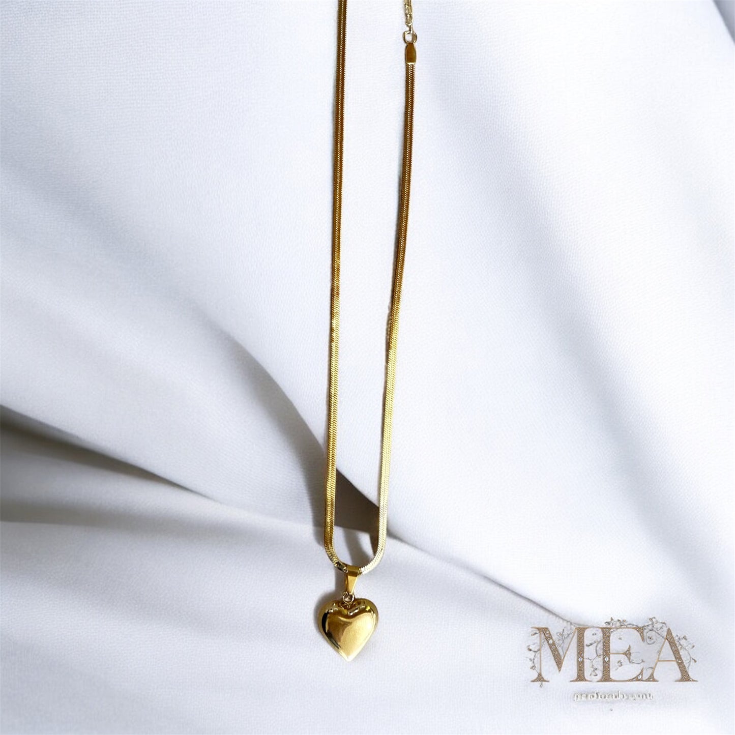 MEA collection Heart shaped pendant
