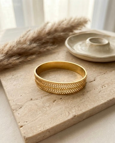 Timeless Gold Mesh Bracelet