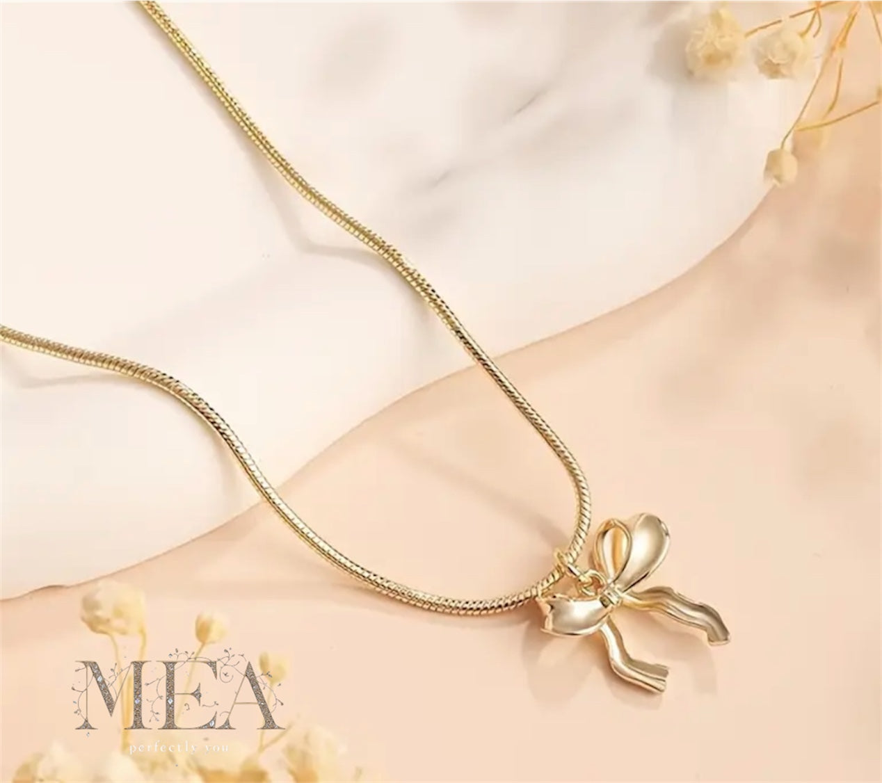 Golden Bow Pendant Necklace – Dainty Gold Necklace for Everyday Elegance