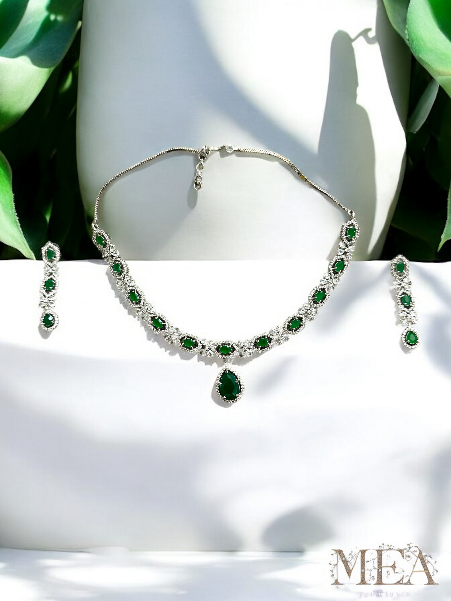 Elegant Green Gemstone Necklace and Earring Set